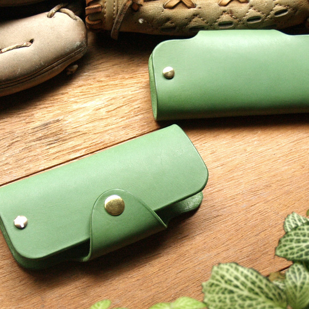 Grass Green 手工真皮鑰匙包(附掛鉤/客製化刻印英文名/禮盒包裝)