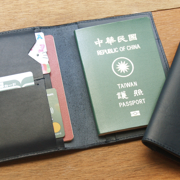 Navy Blue 手工真皮護照夾/護照套 (客製化刻印英文名/禮盒包裝)