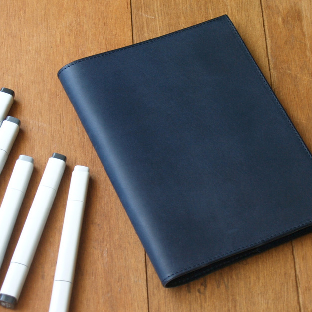 Navy Blue 手工真皮記事本/繪圖本/書套(附A5空白記事素描本，客製化刻印英文名)