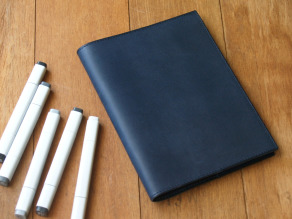 Navy Blue 手工真皮記事本/繪圖本/書套(附A5空白記事素描本，客製化刻印英文名)