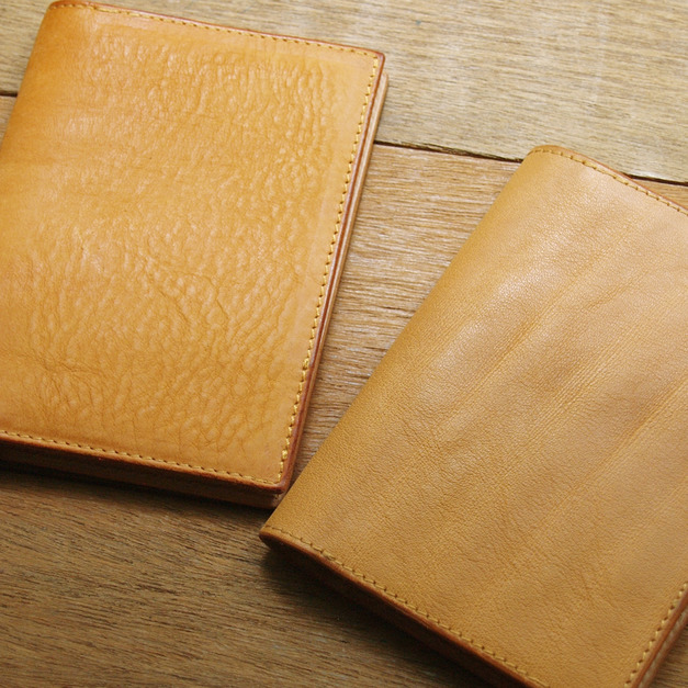 福利品 - Classic Tan 手工真皮護照夾/護照套 (客製化刻印英文名/禮盒包裝)