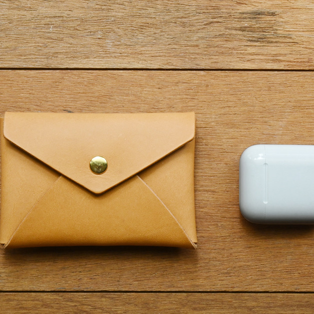 Classic Tan 手工真皮名片盒/零錢包/耳機套 (免費客製刻印英文名/禮盒包裝)