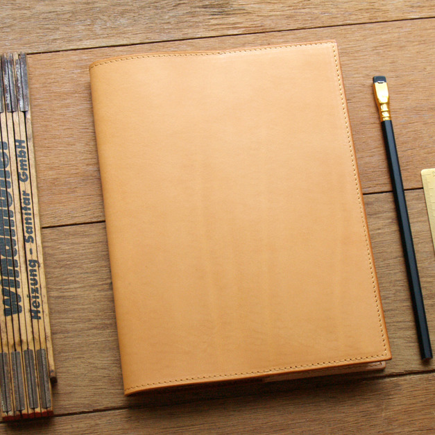 Classic Tan 手工真皮記事本/繪圖本/書套(附A5空白記事素描本，客製化刻印英文名)