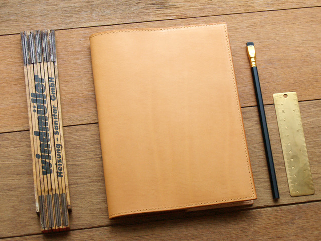Classic Tan 手工真皮記事本/繪圖本/書套(附A5空白記事素描本，客製化刻印英文名)