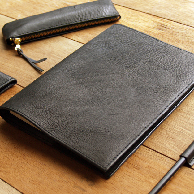 Harley Black 手工真皮記事本/繪圖本/書套(附A5空白記事素描本，客製化刻印英文名)