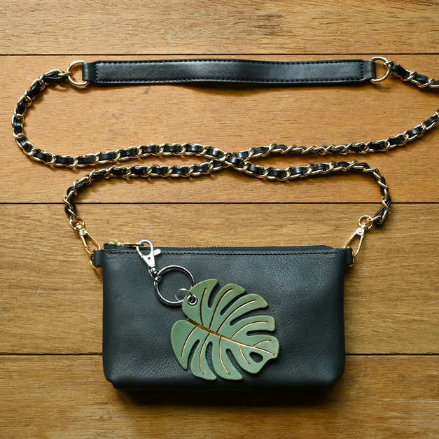 iPhone17 Pro Max 牛皮鏈條包/錢包/手機包 (英文刻印/禮盒包裝)