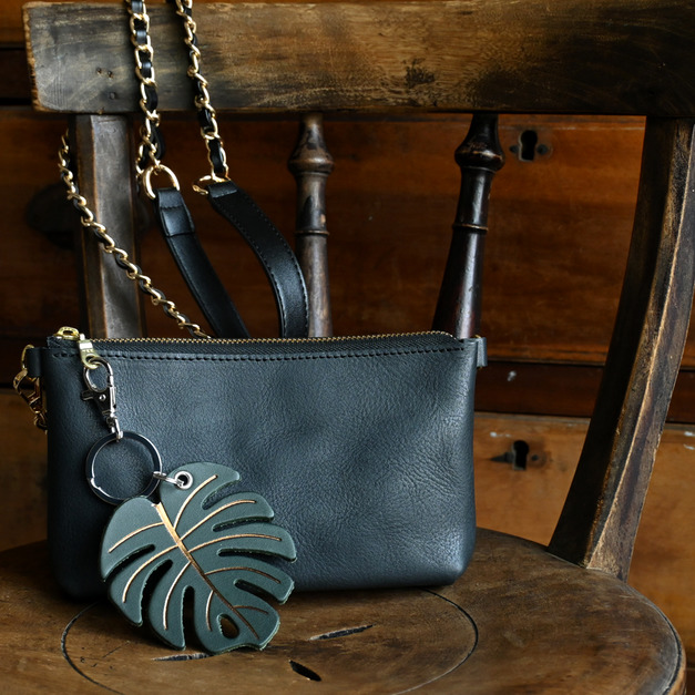 iPhone17 Pro Max 牛皮鏈條包/錢包/手機包 (英文刻印/禮盒包裝)