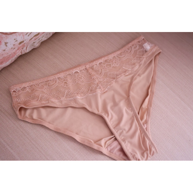 P01- Satin Touch 柔緞蕾絲三角內褲 - 三色選擇 (松露黑/ 蜜糖膚/ 棉花白）
