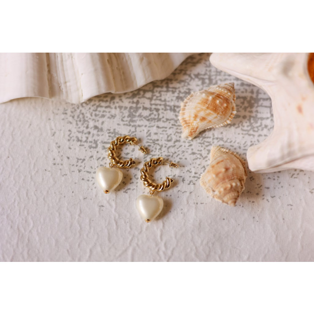 J8- Pearl Heart 輕柔珍珠心型耳環