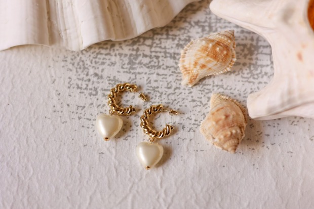 J8- Pearl Heart 輕柔珍珠心型耳環