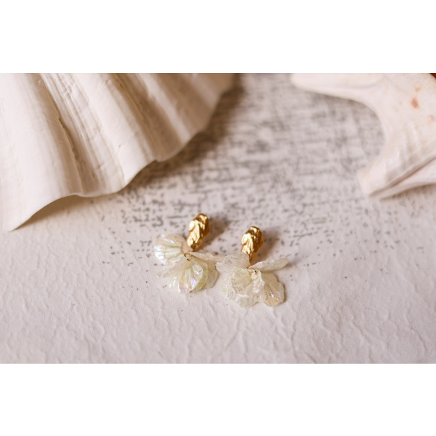 J2- Shell Bloom 立體花瓣貝殼雕花耳環