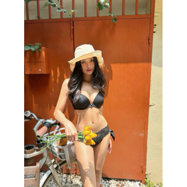 A29-極致絲滑 無痕小爆乳升級款內衣 (松露黑/奶膚色)