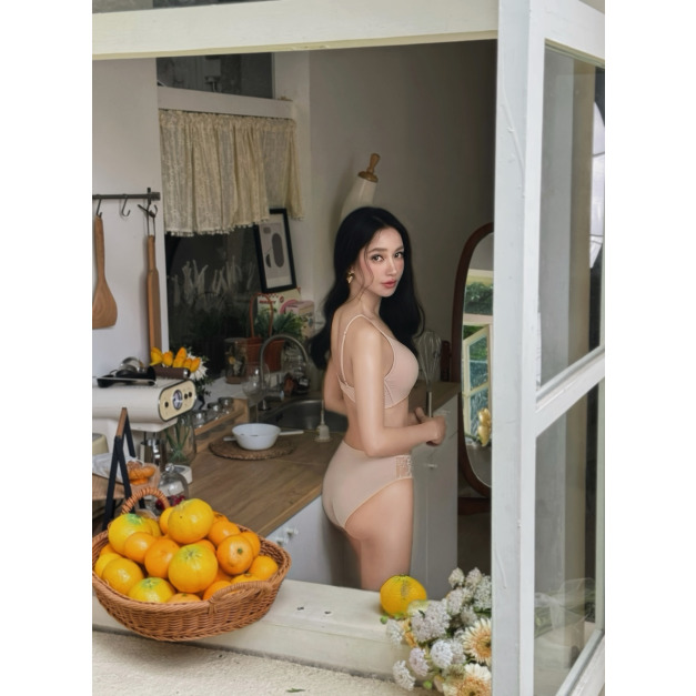 P2- 雲朵感 蕾絲柔緞三角內褲 (松露黑/ 奶茶膚）