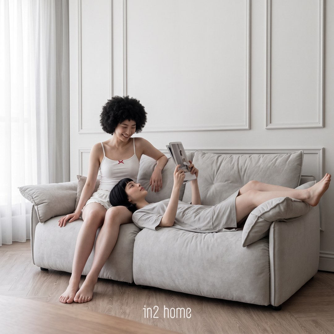 in2 home 泡泡糖沙發生活場景:頭枕在腿上看雜誌,W250 一個坐一個躺剛剛好