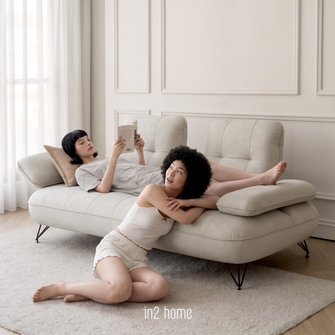 in2 home 甜甜圈沙發生活場景:整張躺下看書,腿伸得開