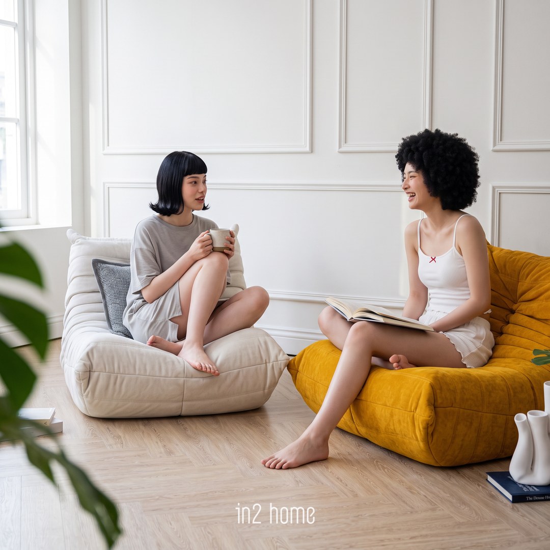 in2 home 毛毛蟲沙發生活場景:一人一張,窩著聊天就是一個下午
