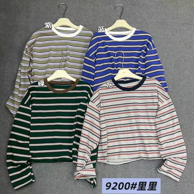 一定要買的條紋短版Ｔ