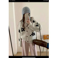 花朵排扣毛衣外套_4