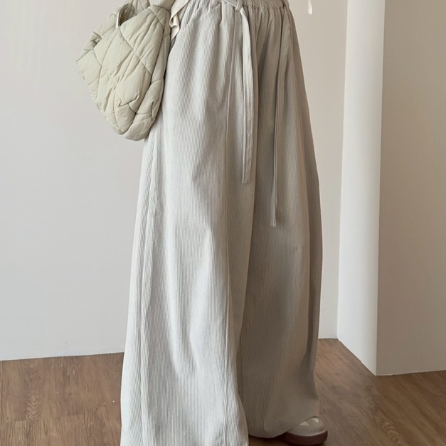 燈芯絨繭型褲(布料是柔軟的）