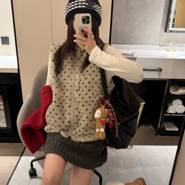 暖呼呼好搭配的羊羔毛背心