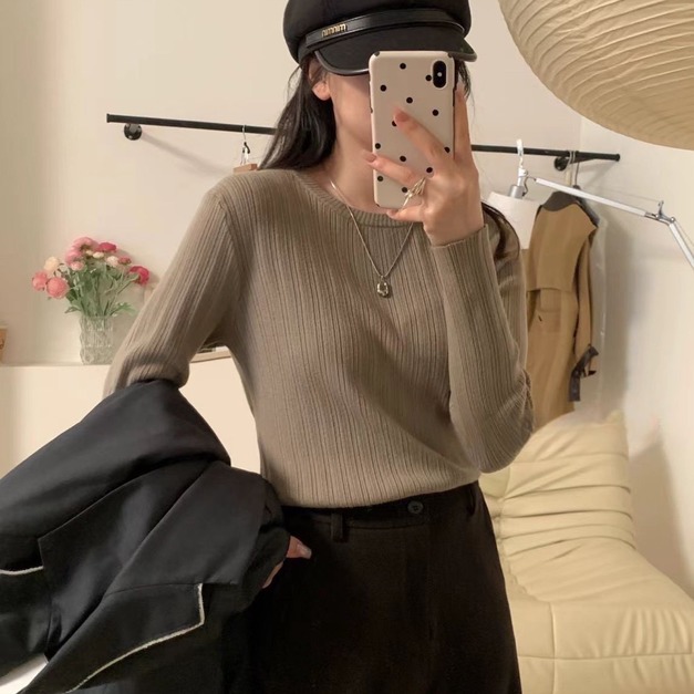 圓身女孩一定要買的坑紋針織上衣