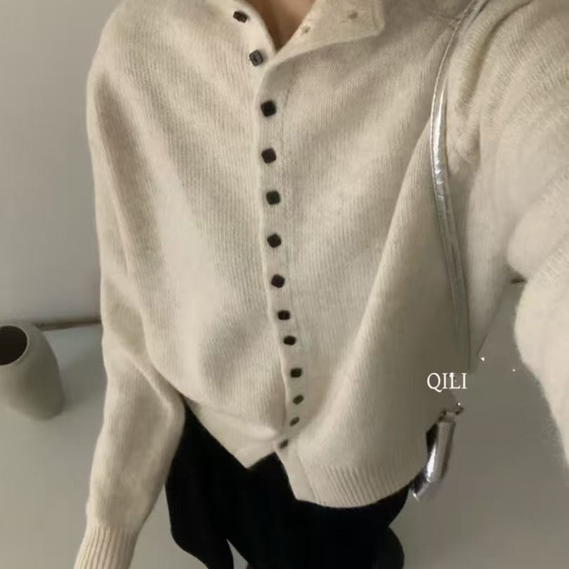 滿滿方扣子針織上衣