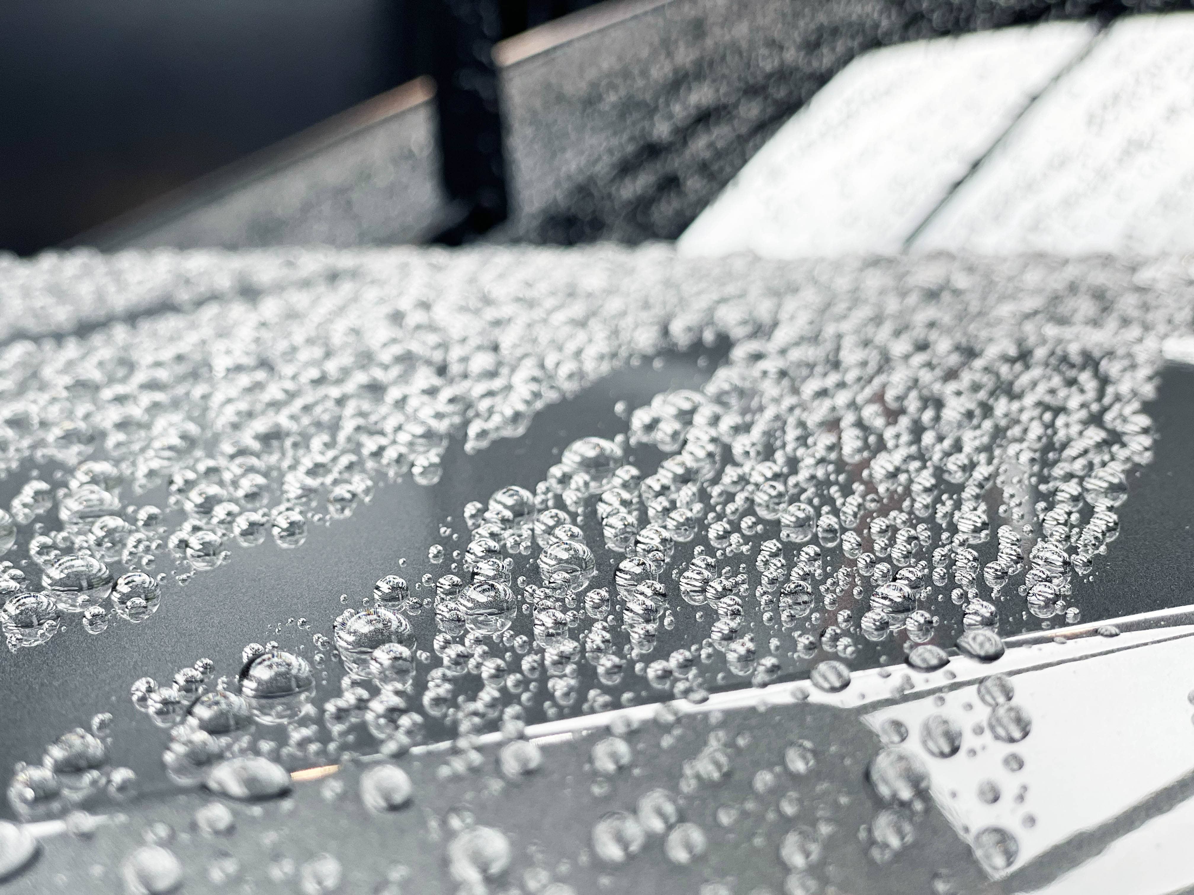 封體的優點，提供車漆高撥水性，水珠超挺