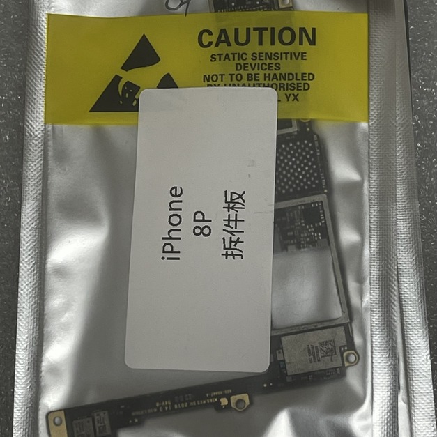 iPhone 8P 拆件板
