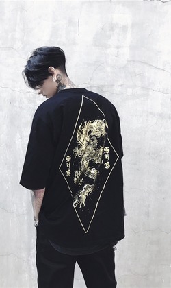 S.Y.B 燙金哥特式黑龍短袖男女國潮流TEE寬鬆T