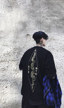 S.Y.B 燙金哥特黑蛇印花短袖T卹男女寬鬆國潮TEE