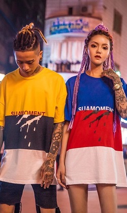 SUAMOMENT 半字母血爪痕抓痕三色拼接落肩短袖五分袖