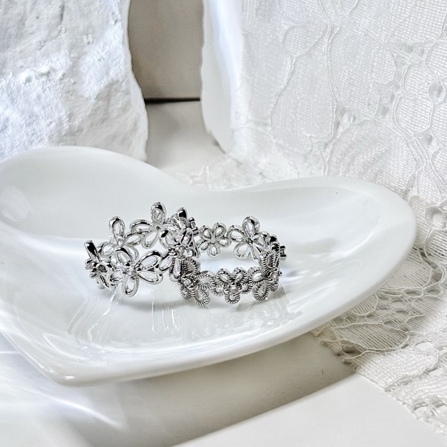 鏤空花朵個性時尚戒指