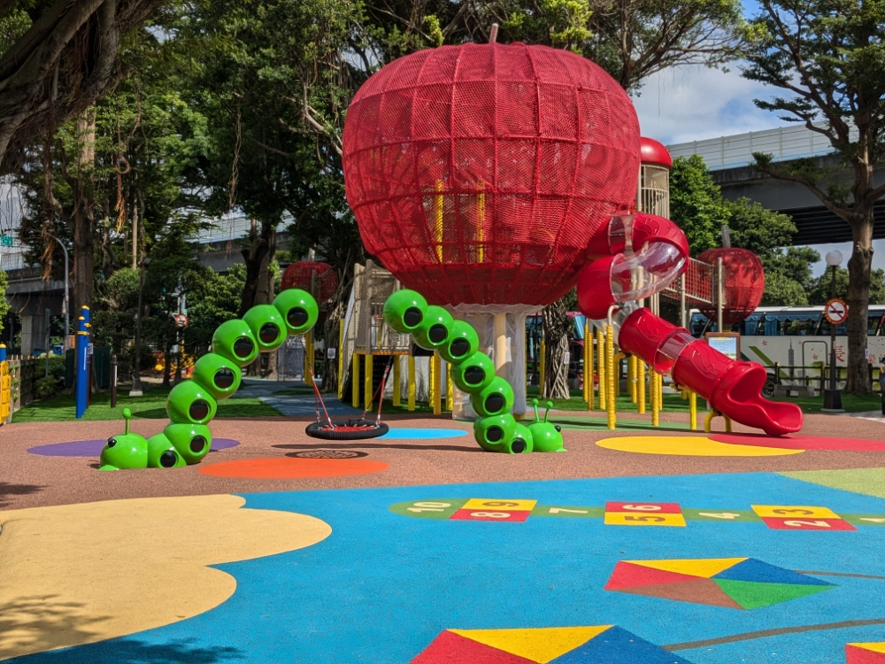 空軍三重一村〡同安36公園〡老屋旁的大蘋果