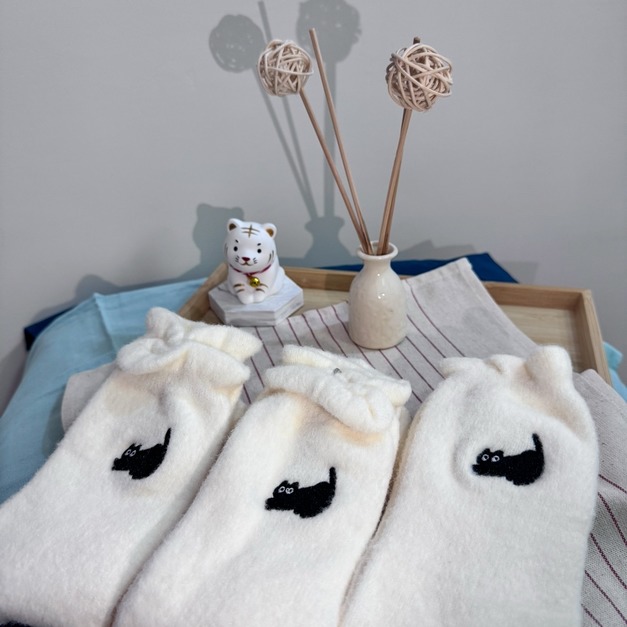 刺繡貓咪中長襪(白)