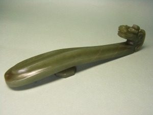 明 碧玉龍首帶鉤 長13.9寬2高3.2公分-歡迎來店鑑賞