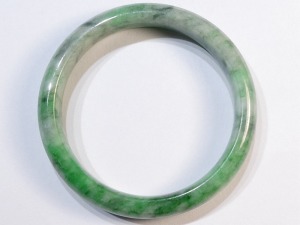 A005 緬甸翡翠玉鐲 外徑7.28厘米內徑5.79厘米高度1.20厘米18.7圍