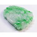 A110 緬甸翡翠纏枝壽桃如意花件 長3.3厘米寬2.67厘米厚0.61厘米A110 緬甸翡翠纏枝壽桃如意花件 長3.3厘米寬2.67厘米厚0.61厘米_1