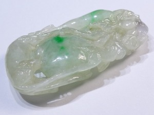 A112 緬甸翡翠螭龍壽桃花件 長5.2厘米寬2.8厘米厚0.8厘米