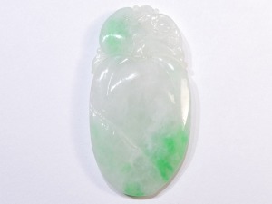 A117 緬甸翡翠彌猴蟠桃花件 長4.46厘米寬2.34厘米厚0.63厘米