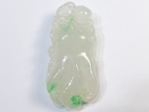 A109 緬甸翡翠冰種壽桃佛手花件 長3.73厘米寬1.91厘米厚0.9厘米
