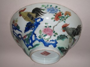 清 嘉慶款粉彩山石花卉雞紋碗-歡迎來店鑑賞