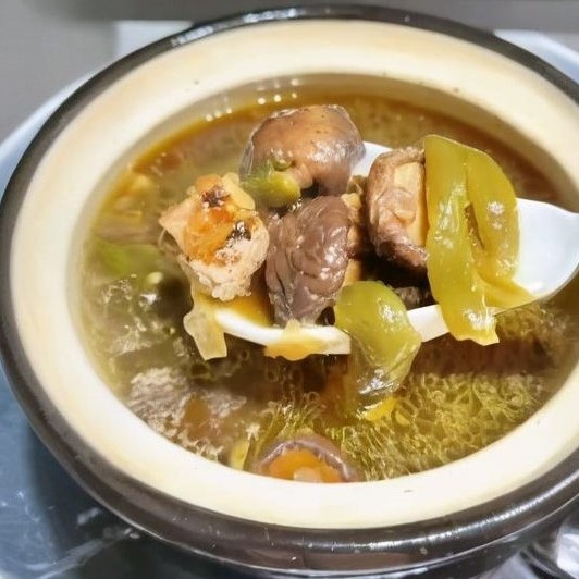 剝皮辣椒香菇雞湯完成品