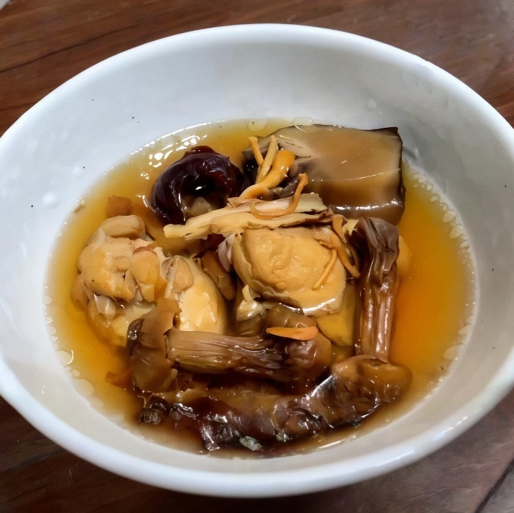 黃金冬蟲香菇雞湯完成品