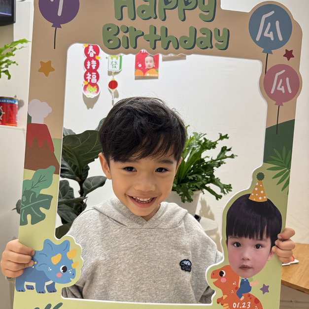 可愛生日拍照框