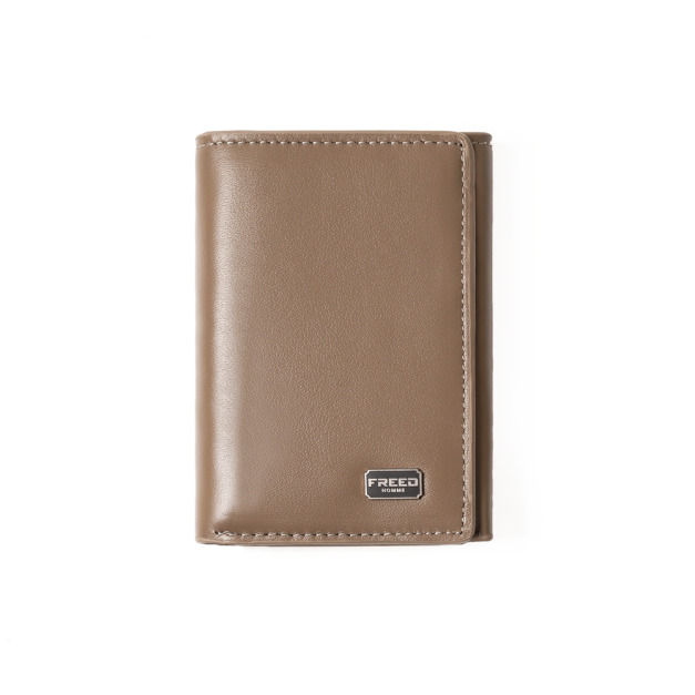 【FREED】紳士極潤頭層納帕(Nappa)真皮三折短夾 - 沙丘棕
