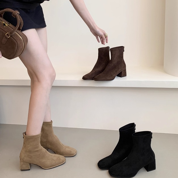 麂皮款粗跟短靴