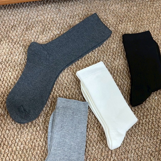 基本色系中筒襪