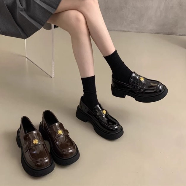 小標漆皮厚底皮鞋