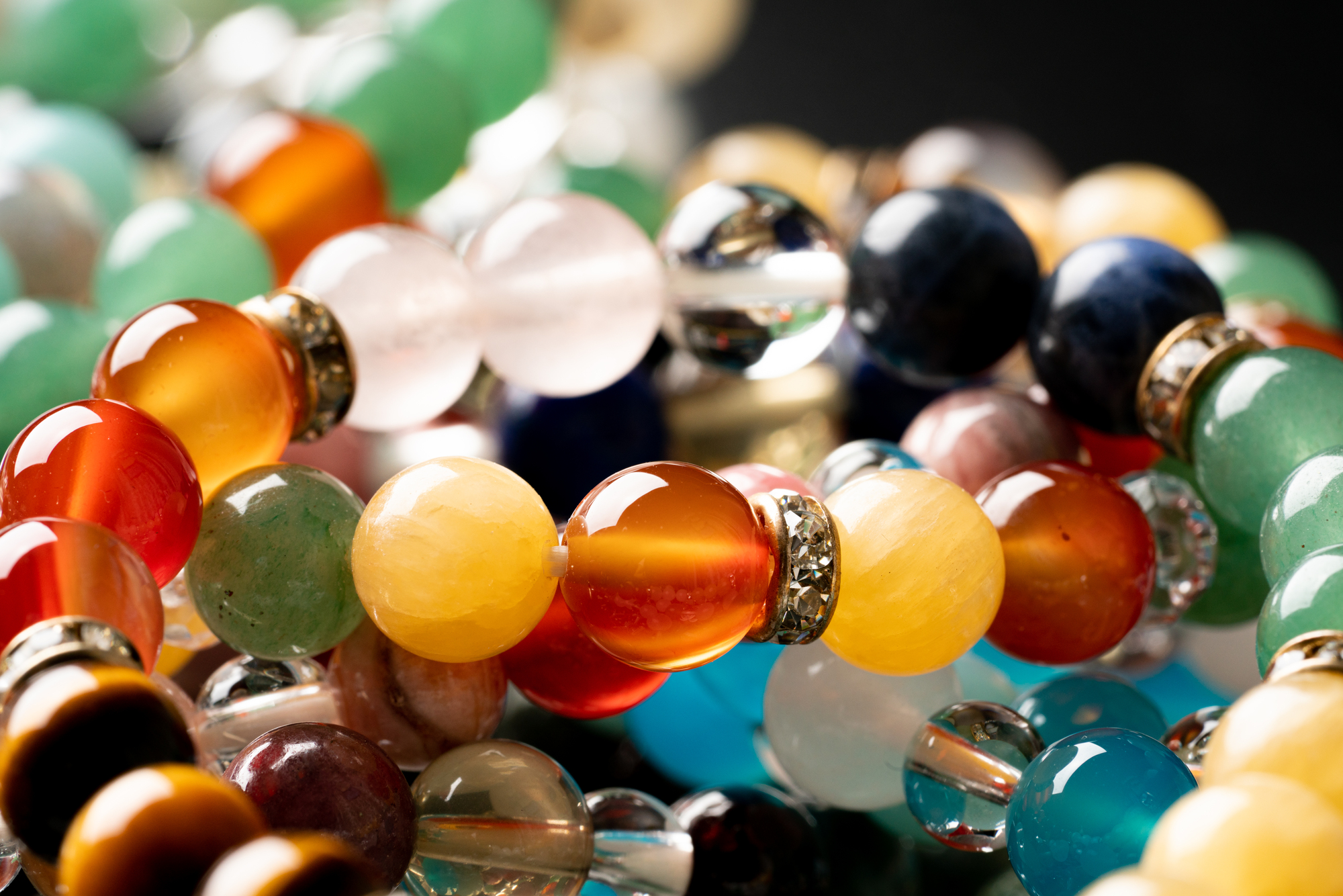 想買水晶的人多少會留意水晶蘊含的意義，因此搭配水晶手鍊時不妨也將其考慮進去。