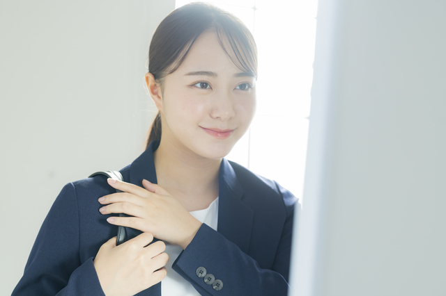 想在上班穿搭中加入飾品，先掌握以下幾個核心原則，在選擇飾品時一定會更有方向！